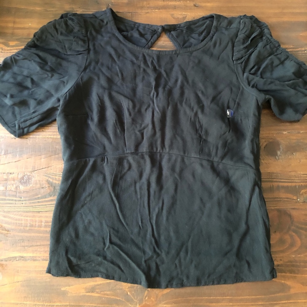Black cropped shirt